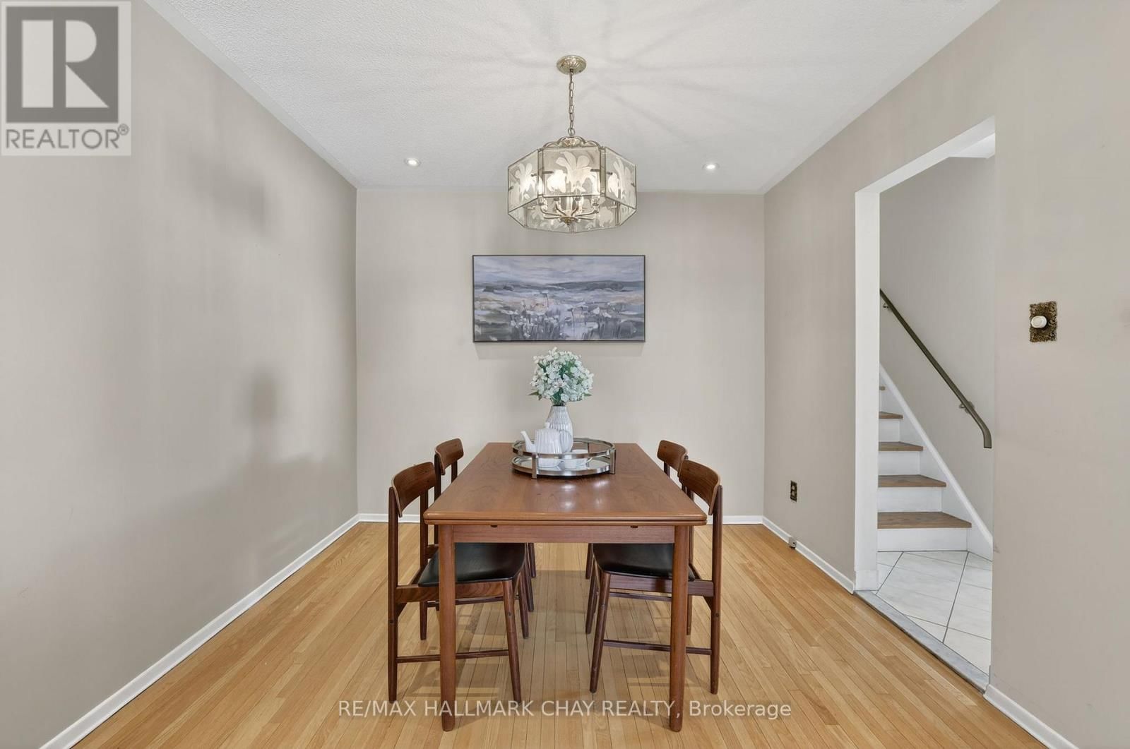 368 LARA WOODS Image 9