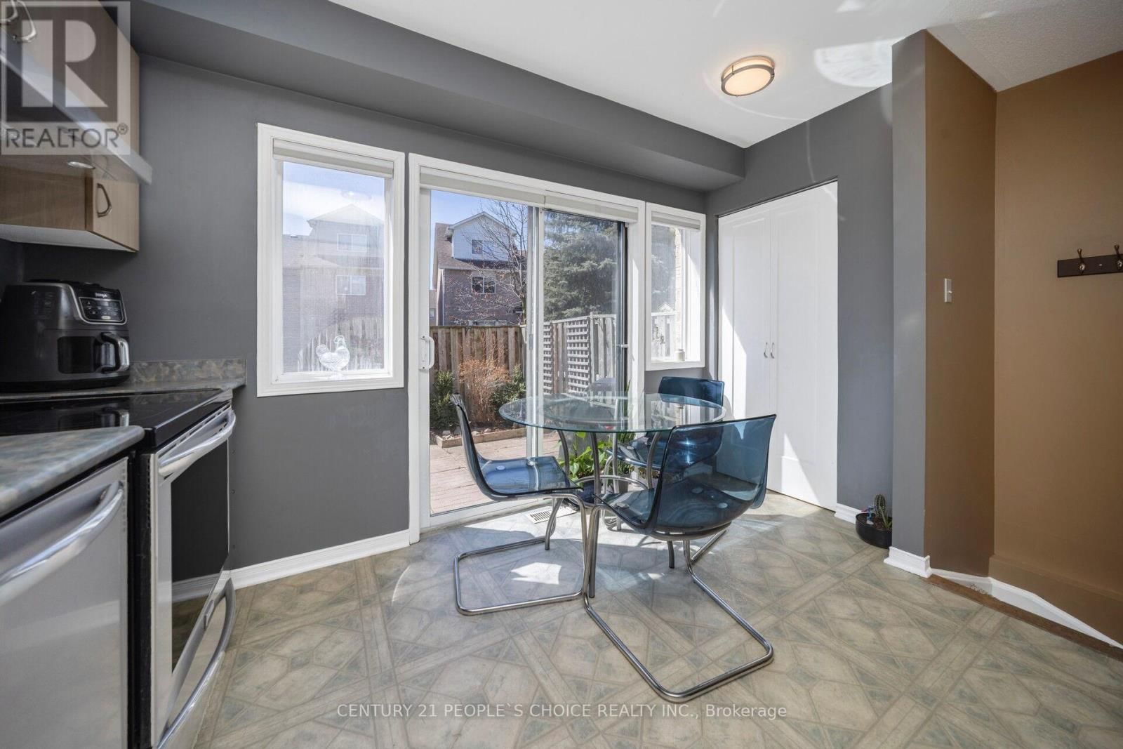 119 SPADINA ROAD Image 12