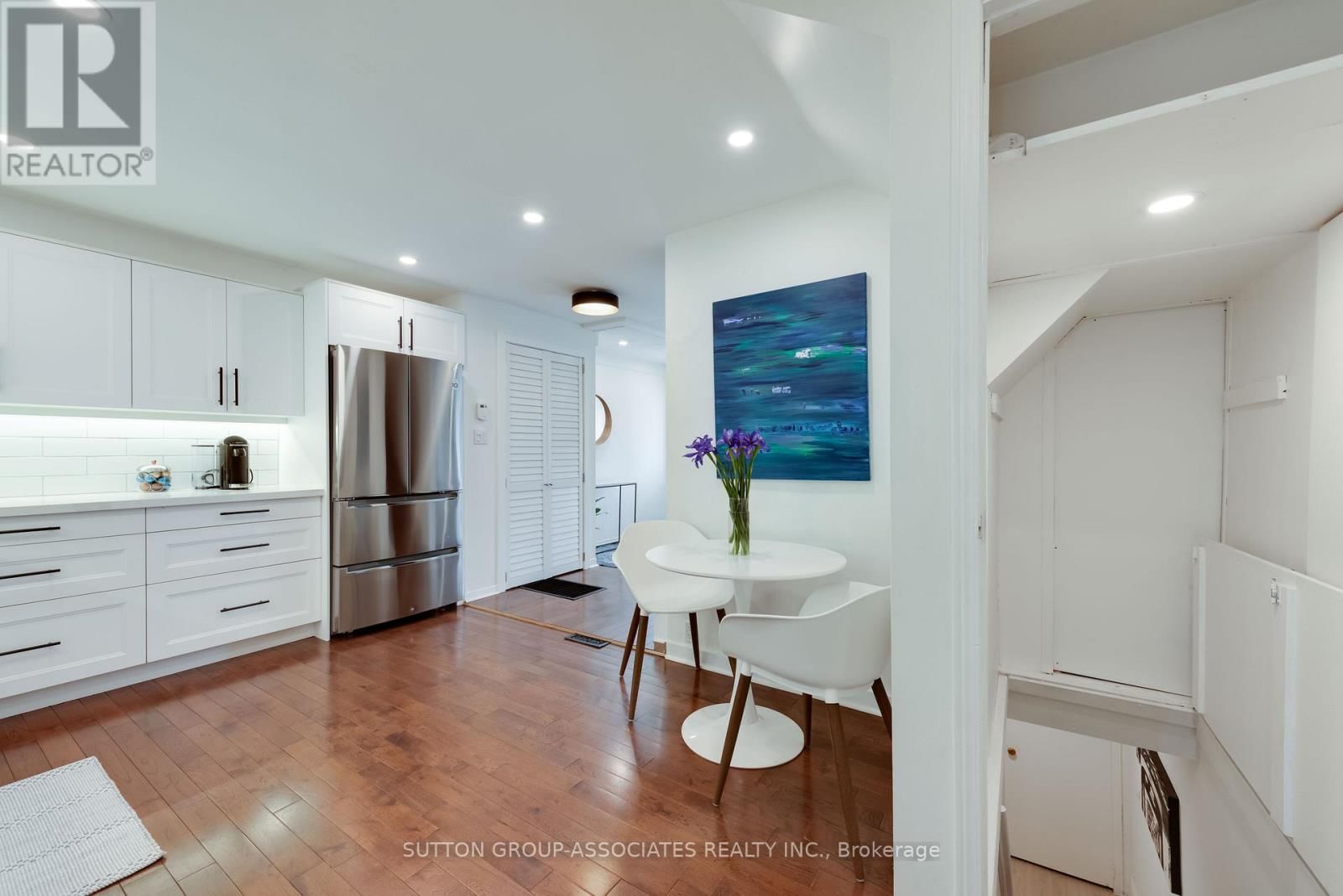 285 HARVIE AVENUE Image 8