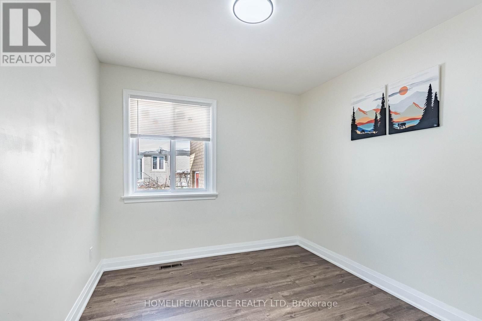 36 MCLAUGHLIN ROAD NORTH Image 24