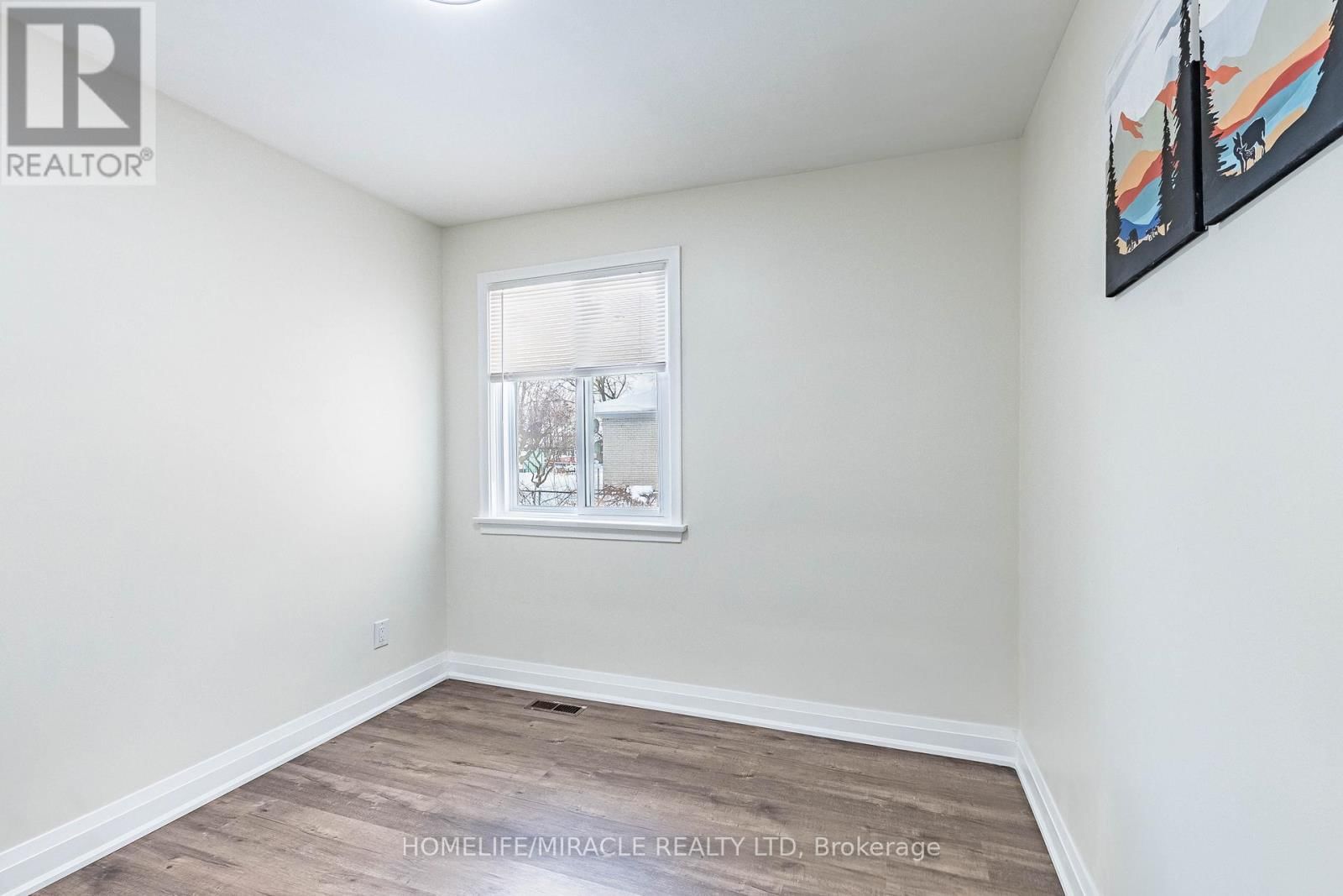 36 MCLAUGHLIN ROAD NORTH Image 25