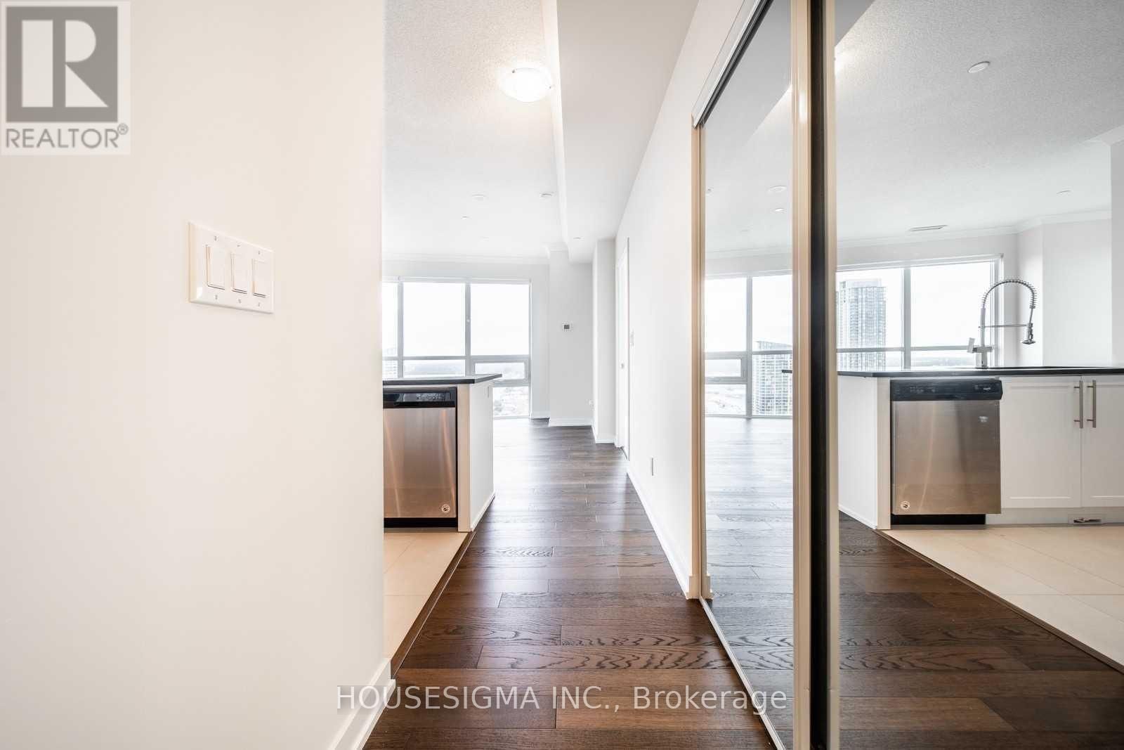 2802 - 510 CURRAN PLACE Image 11