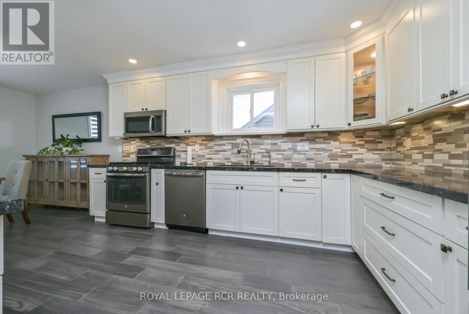 14 GOLDGATE CRESCENT Image 12