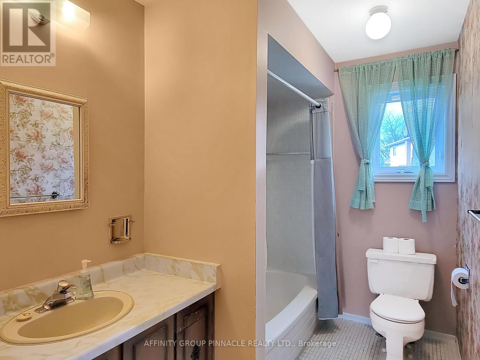 2338 DOROTHEA COURT Image 16