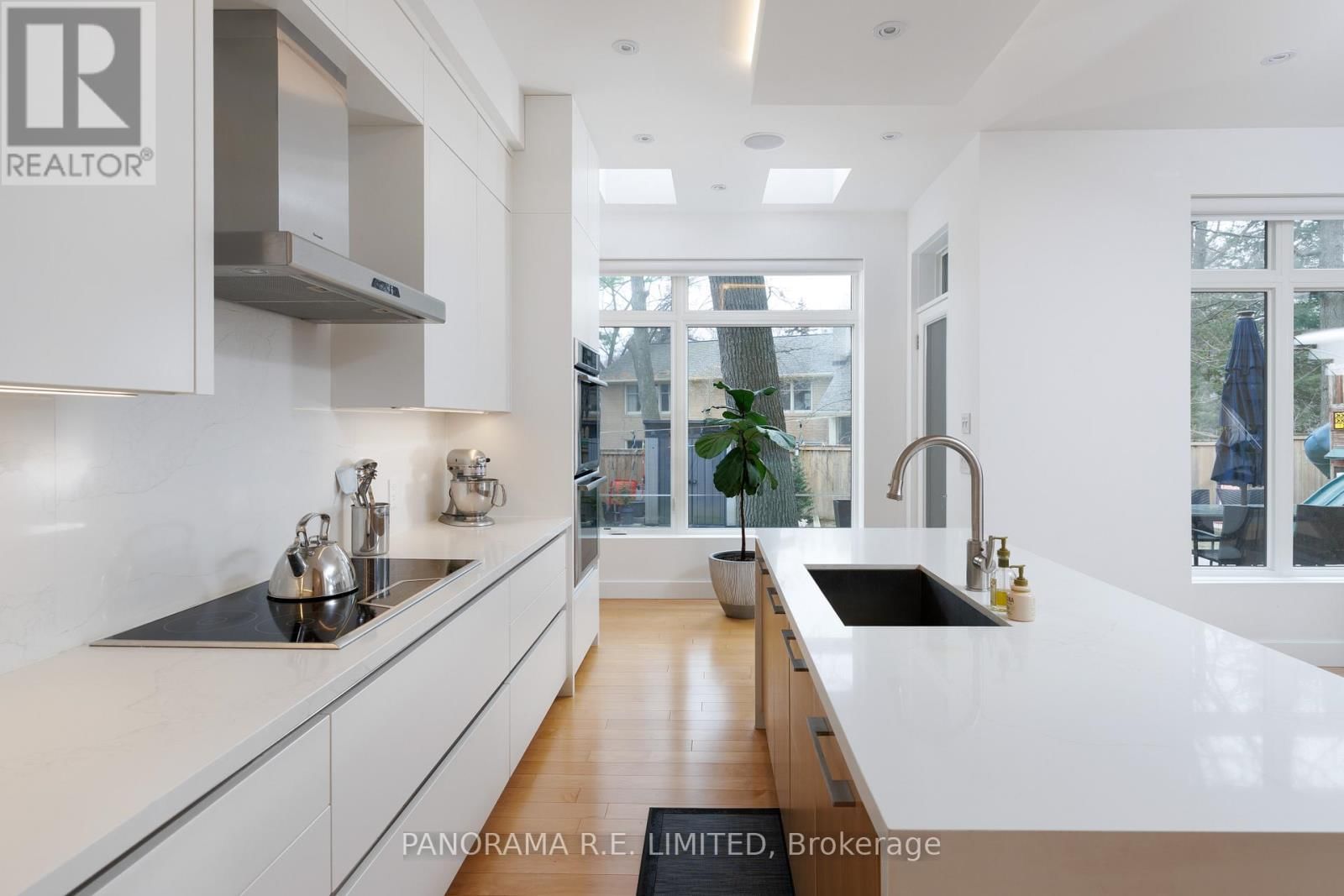 8 GREENFORD ROAD Image 15