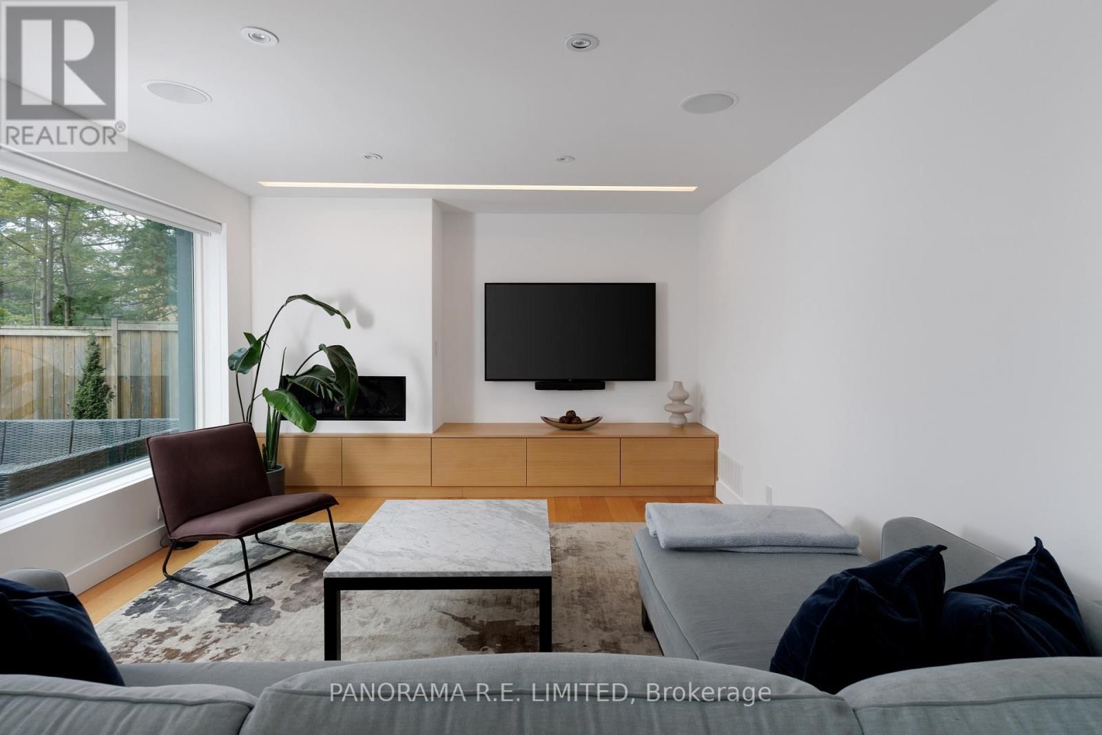 8 GREENFORD ROAD Image 18