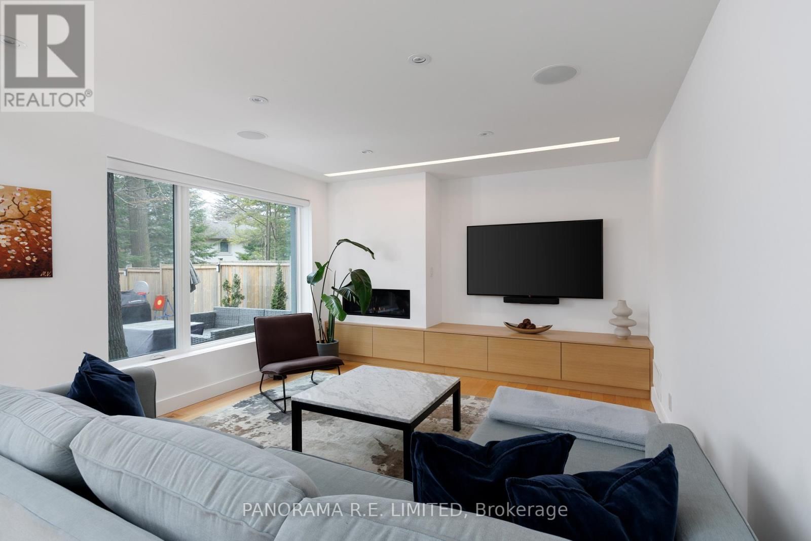 8 GREENFORD ROAD Image 19