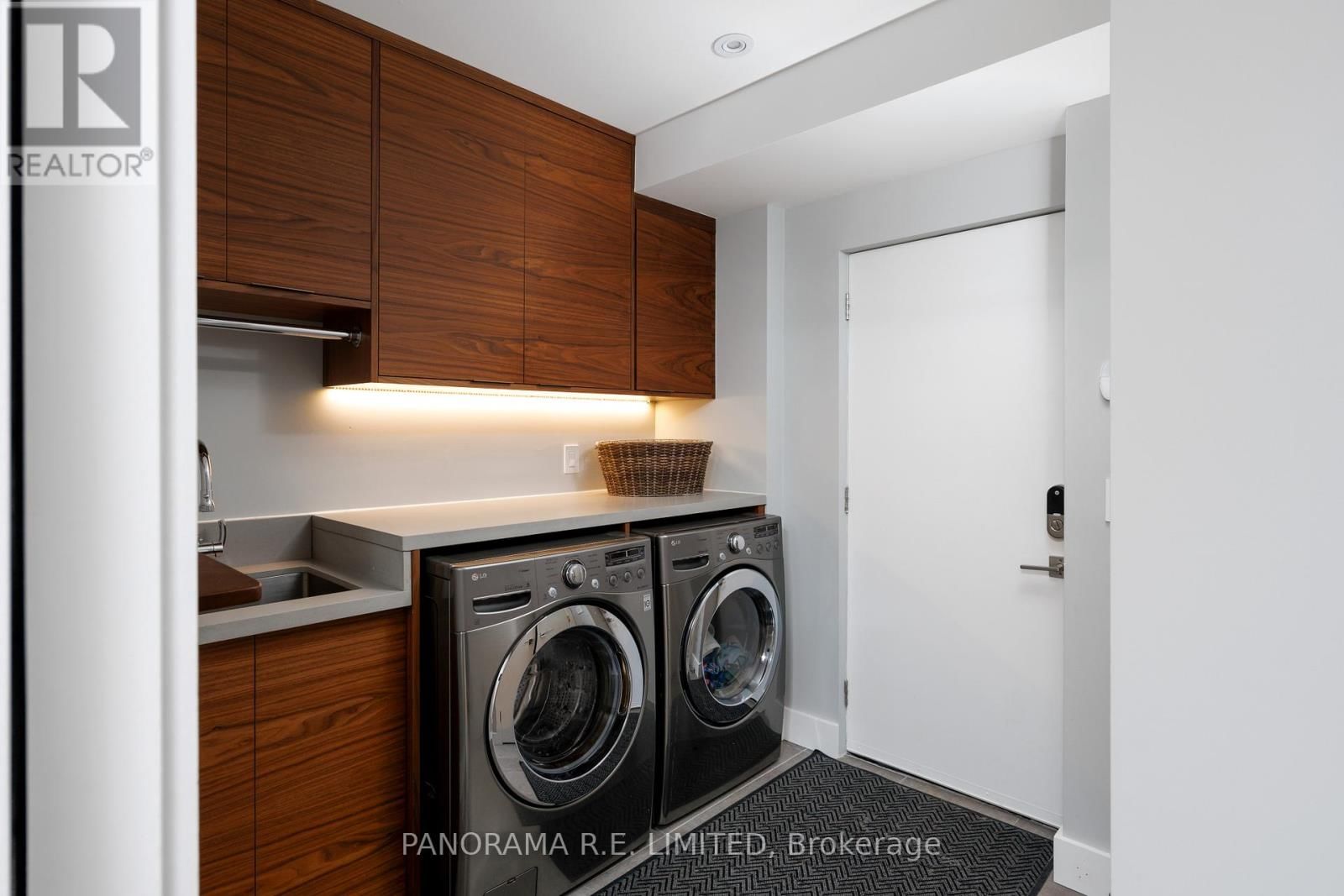 8 GREENFORD ROAD Image 23