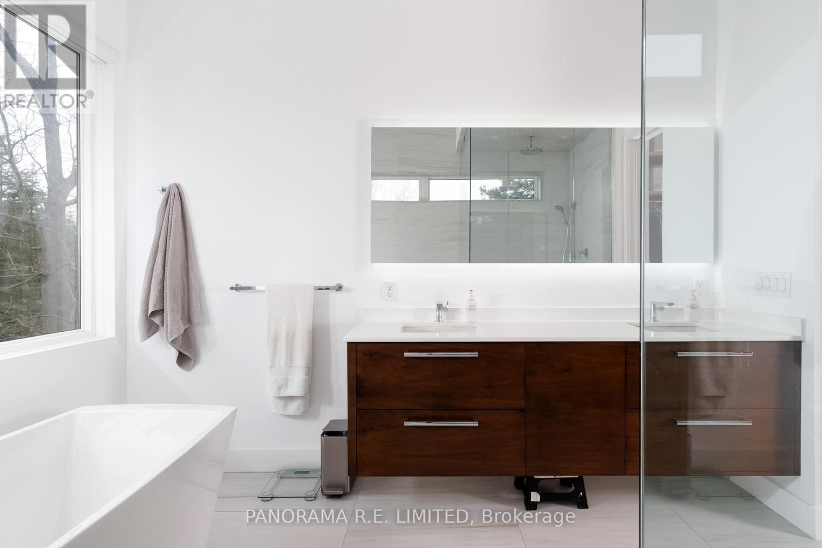 8 GREENFORD ROAD Image 32