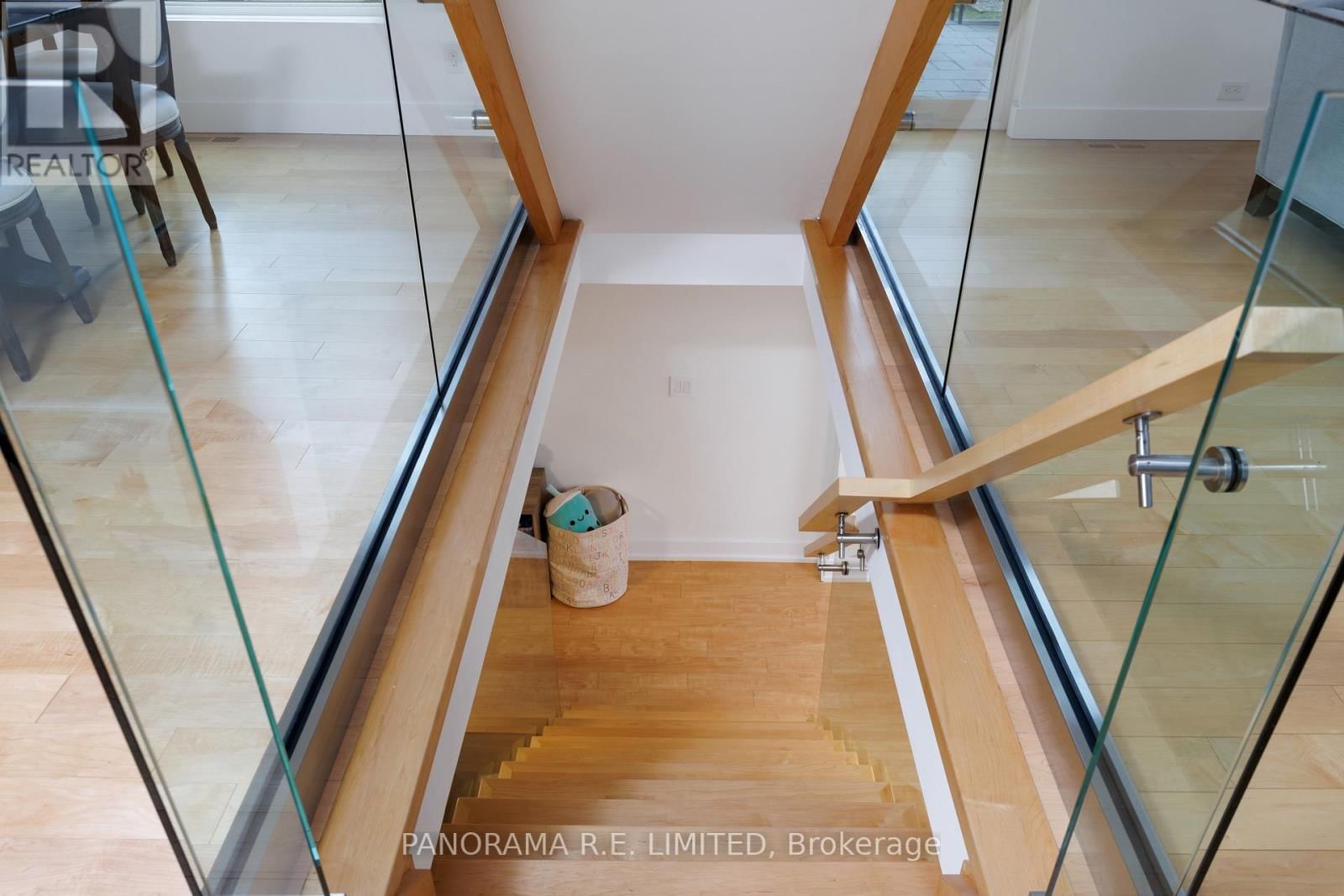 8 GREENFORD ROAD Image 42