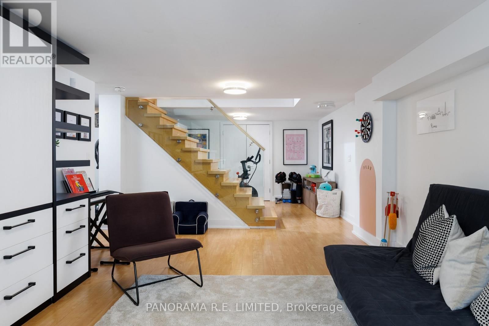 8 GREENFORD ROAD Image 44