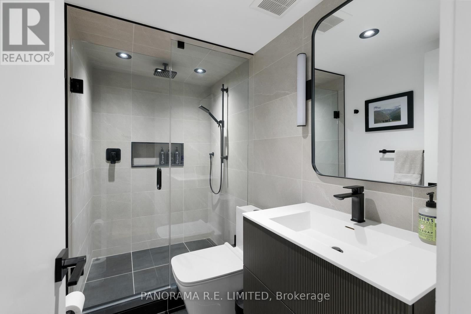 8 GREENFORD ROAD Image 45