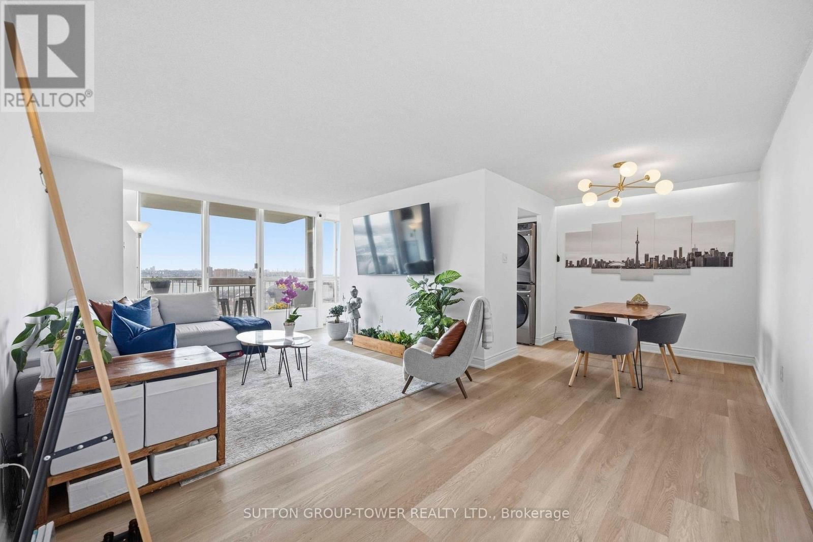 1901 - 3077 WESTON ROAD Image 1