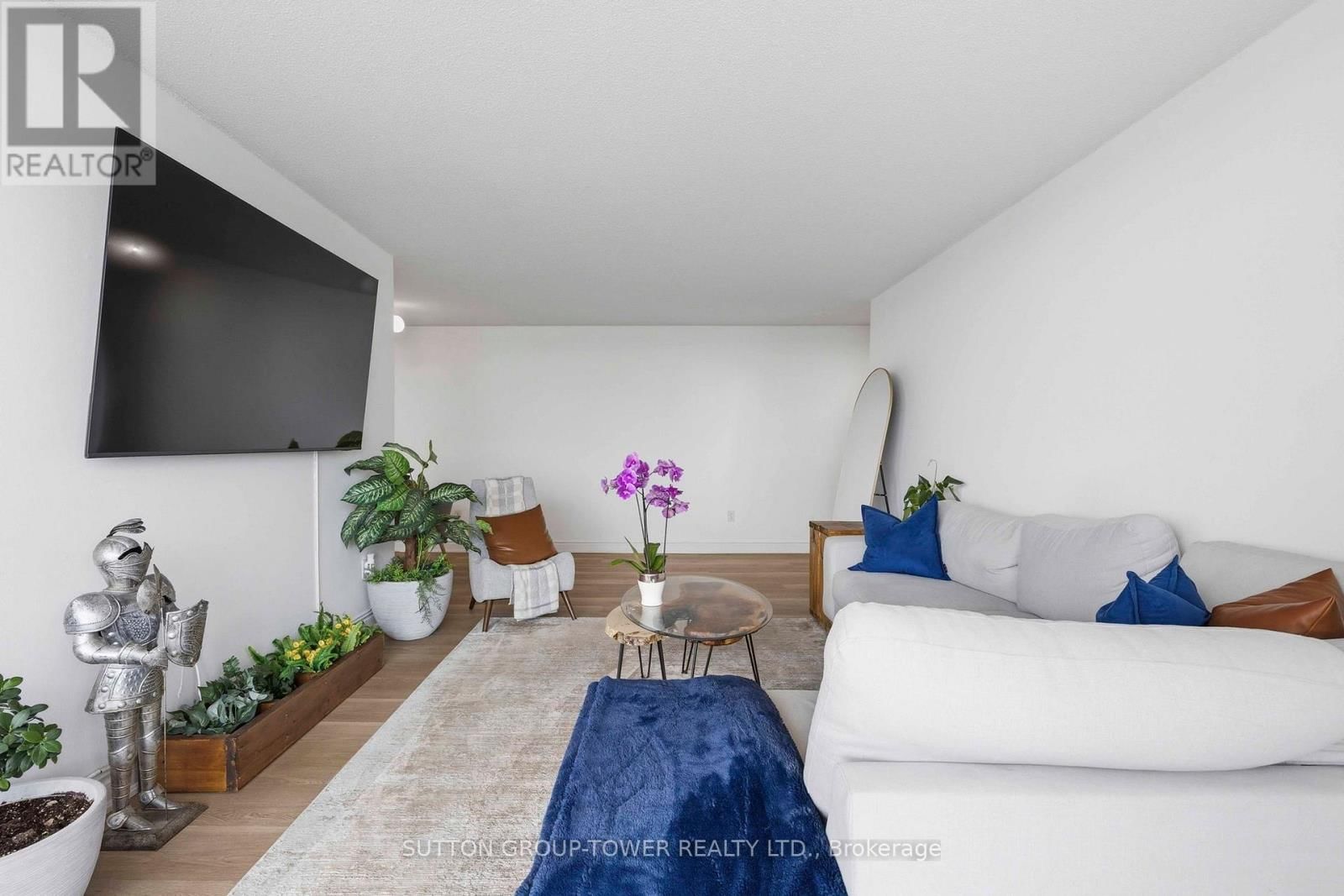 1901 - 3077 WESTON ROAD Image 11