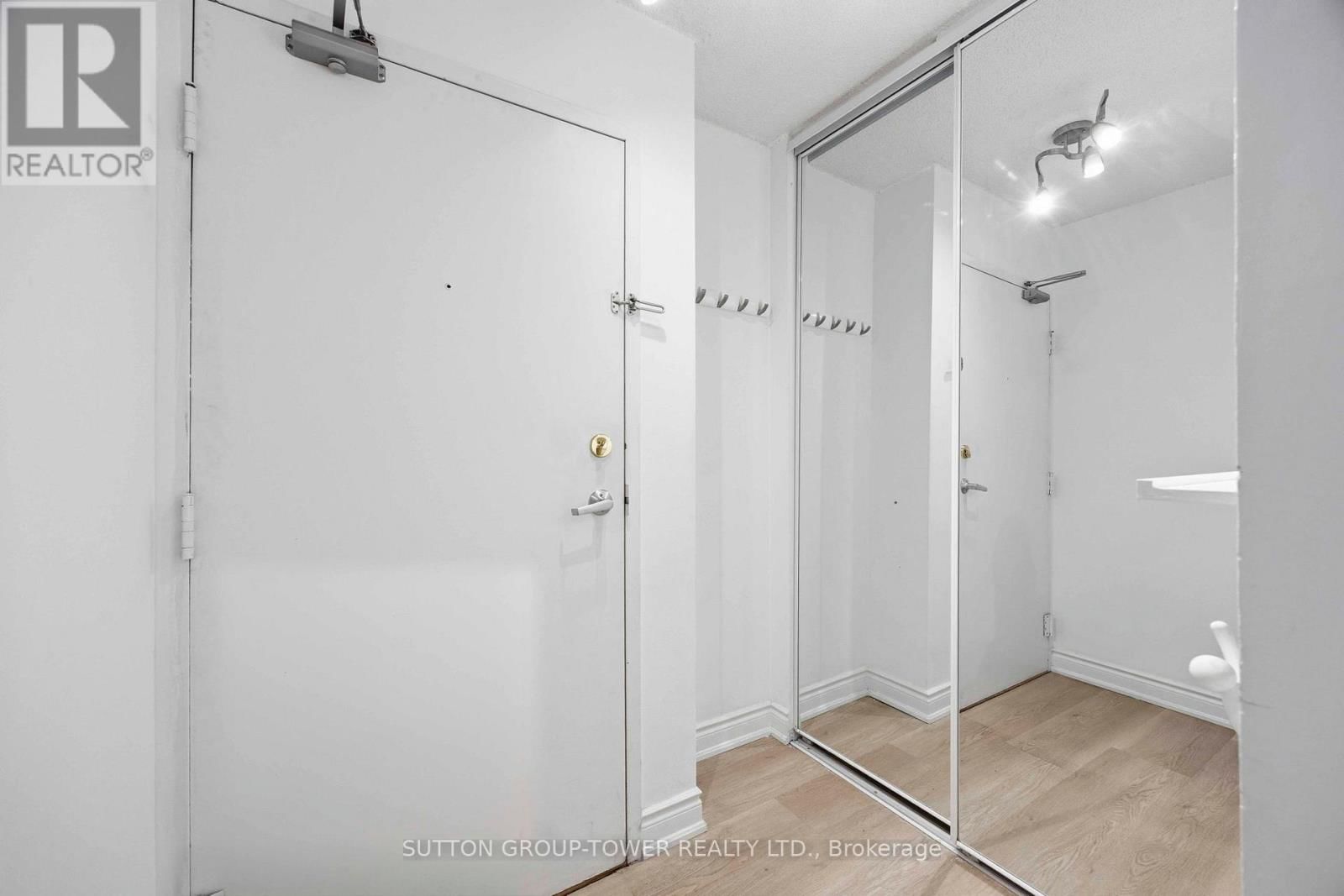 1901 - 3077 WESTON ROAD Image 5