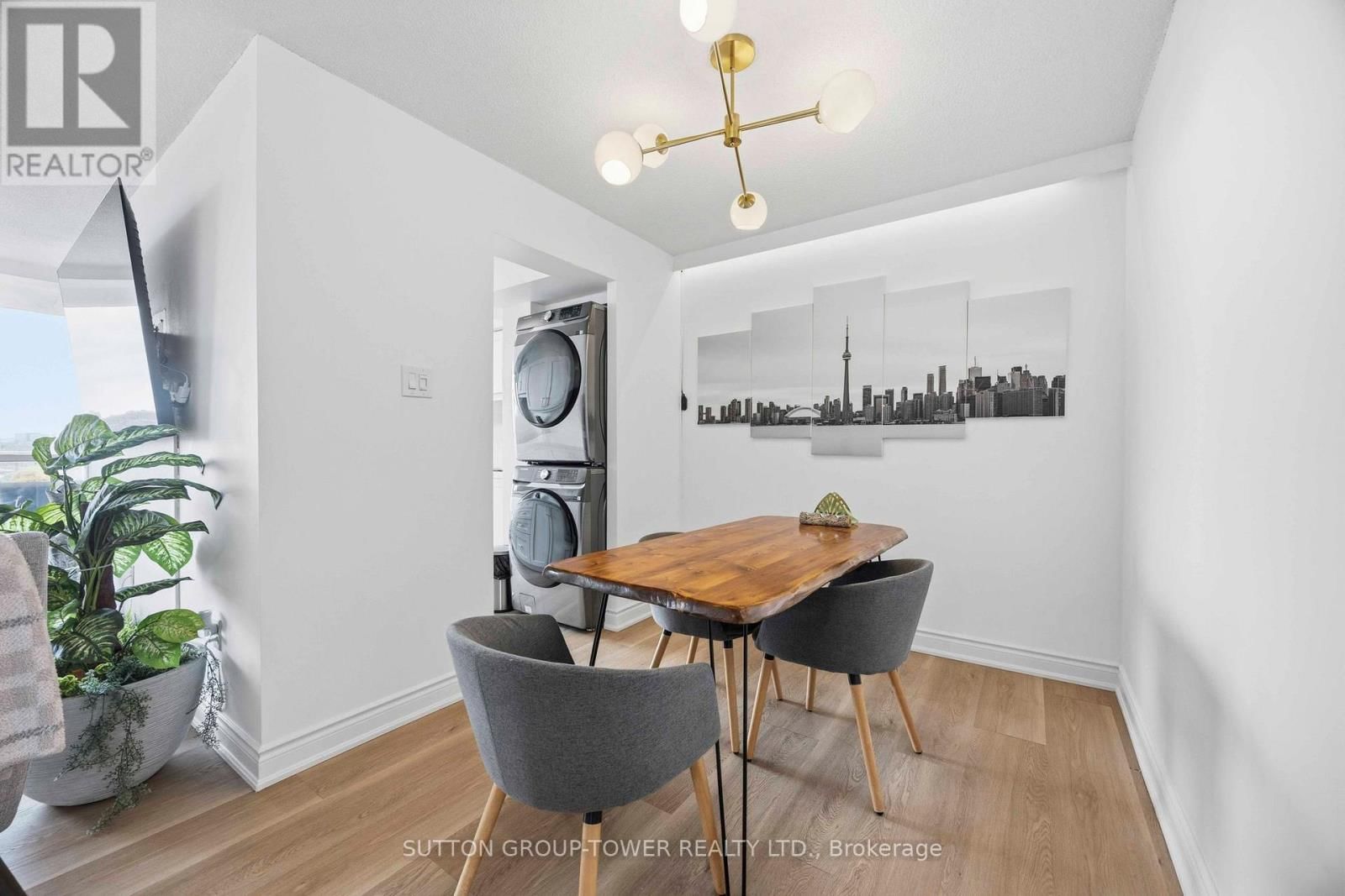 1901 - 3077 WESTON ROAD Image 7