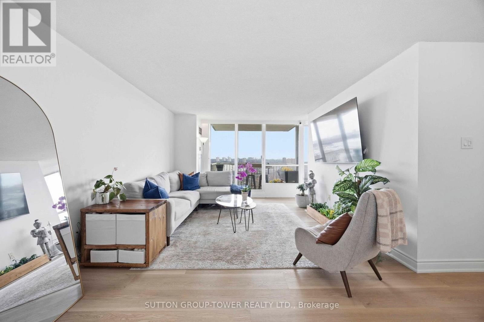 1901 - 3077 WESTON ROAD Image 8