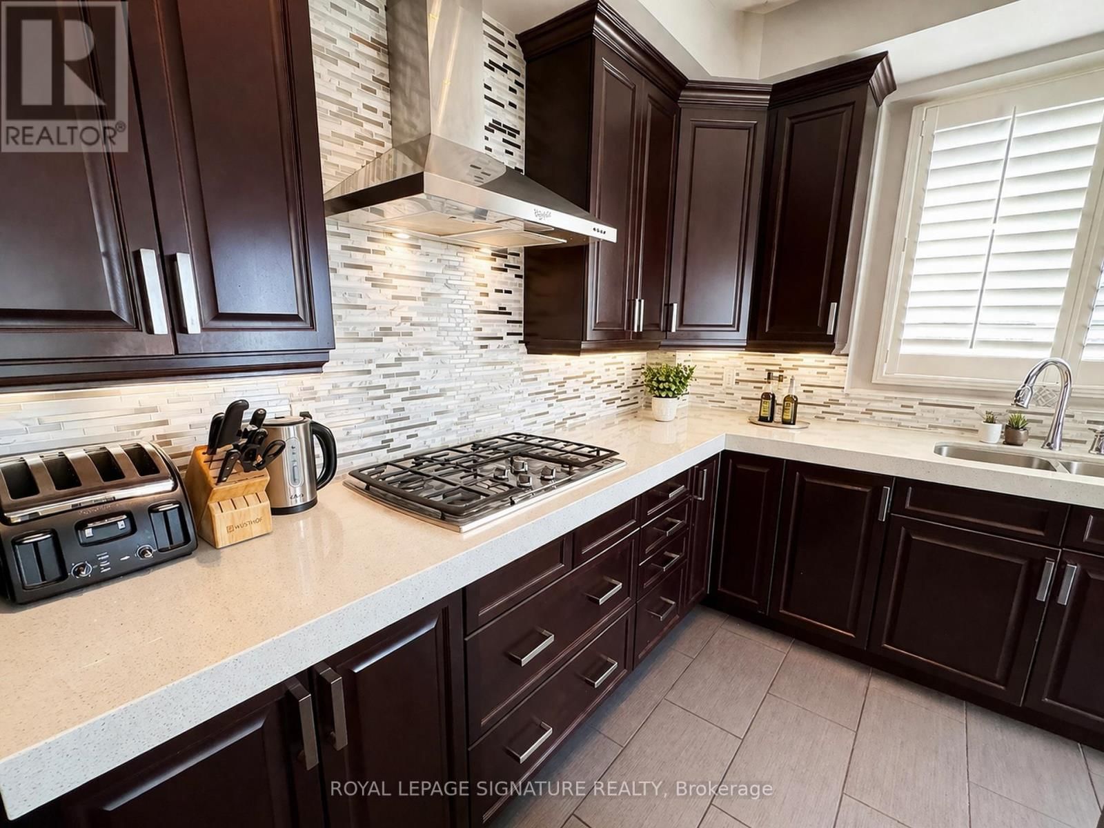 1 GRANITE COURT Image 7