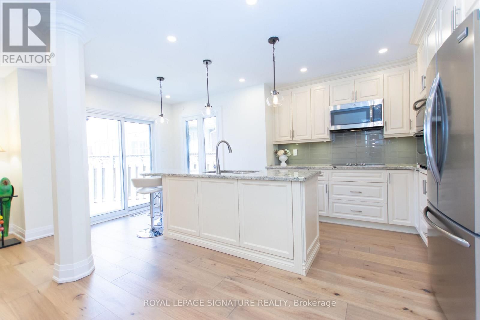 6141 TENTH LINE WEST Image 16