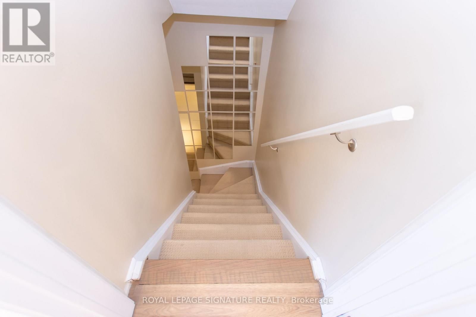 6141 TENTH LINE WEST Image 30