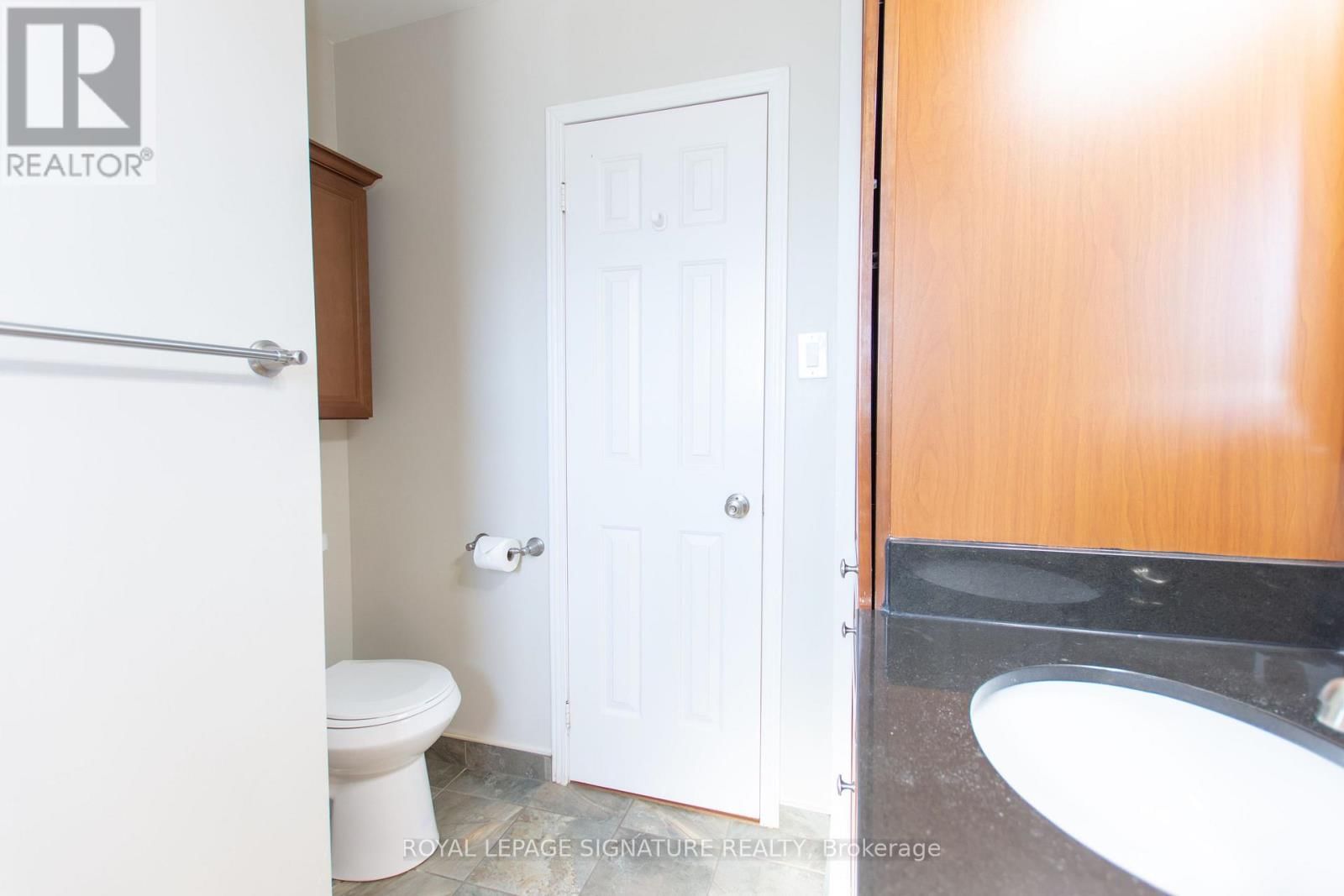 6141 TENTH LINE WEST Image 43