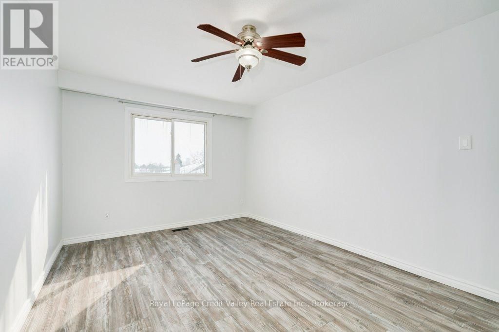 376 HANSEN ROAD NORTH Image 17