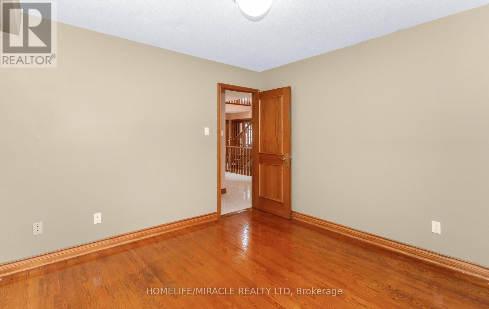 85 HARLOW CRESCENT Image 18