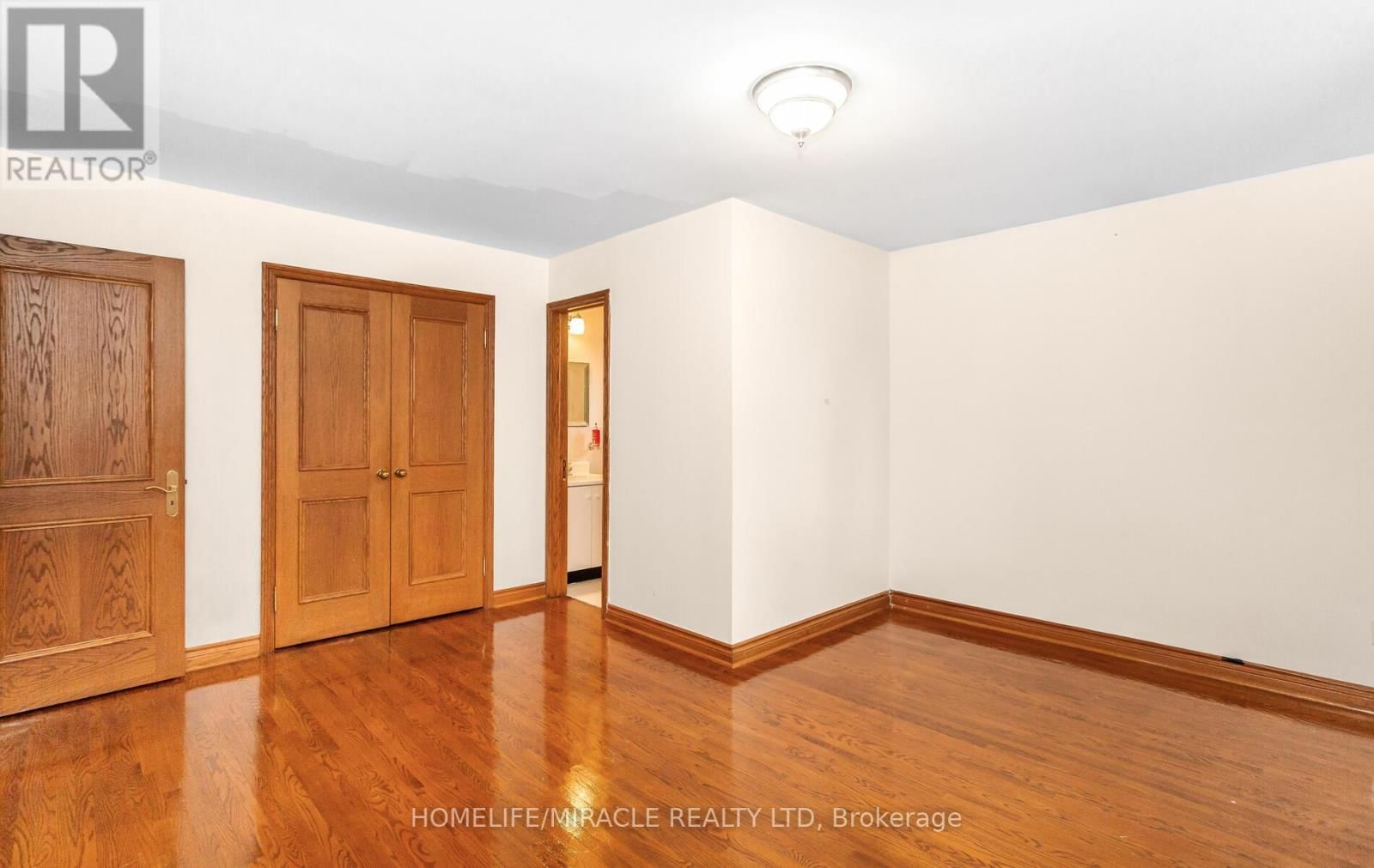 85 HARLOW CRESCENT Image 24