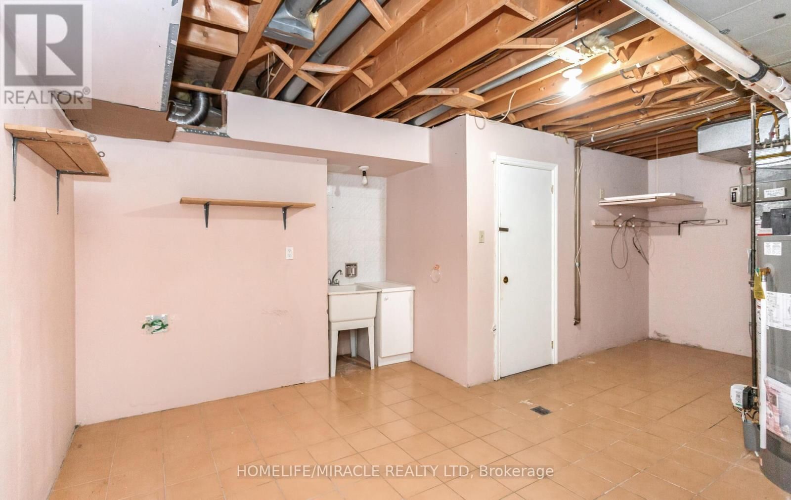 85 HARLOW CRESCENT Image 38