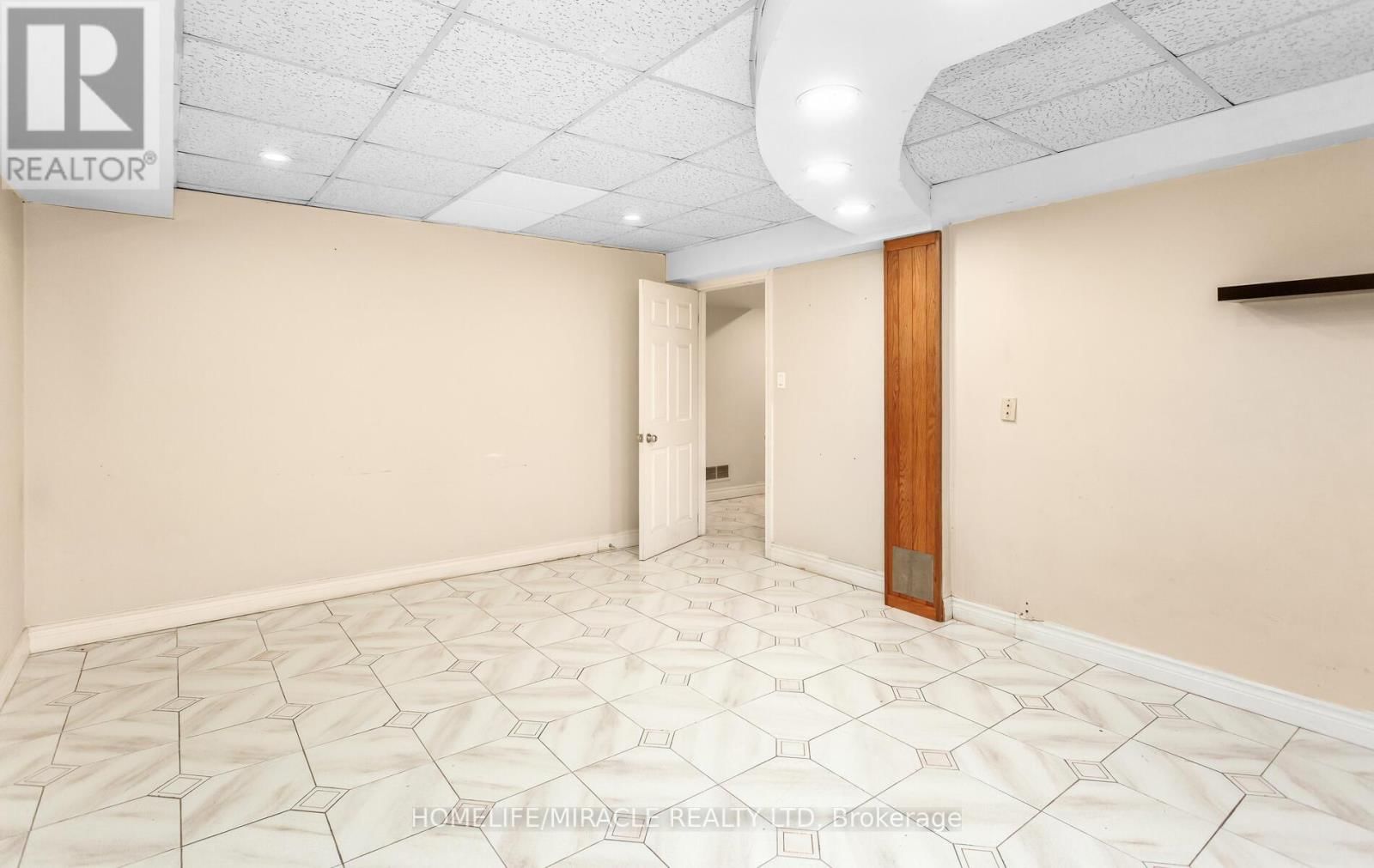 85 HARLOW CRESCENT Image 44