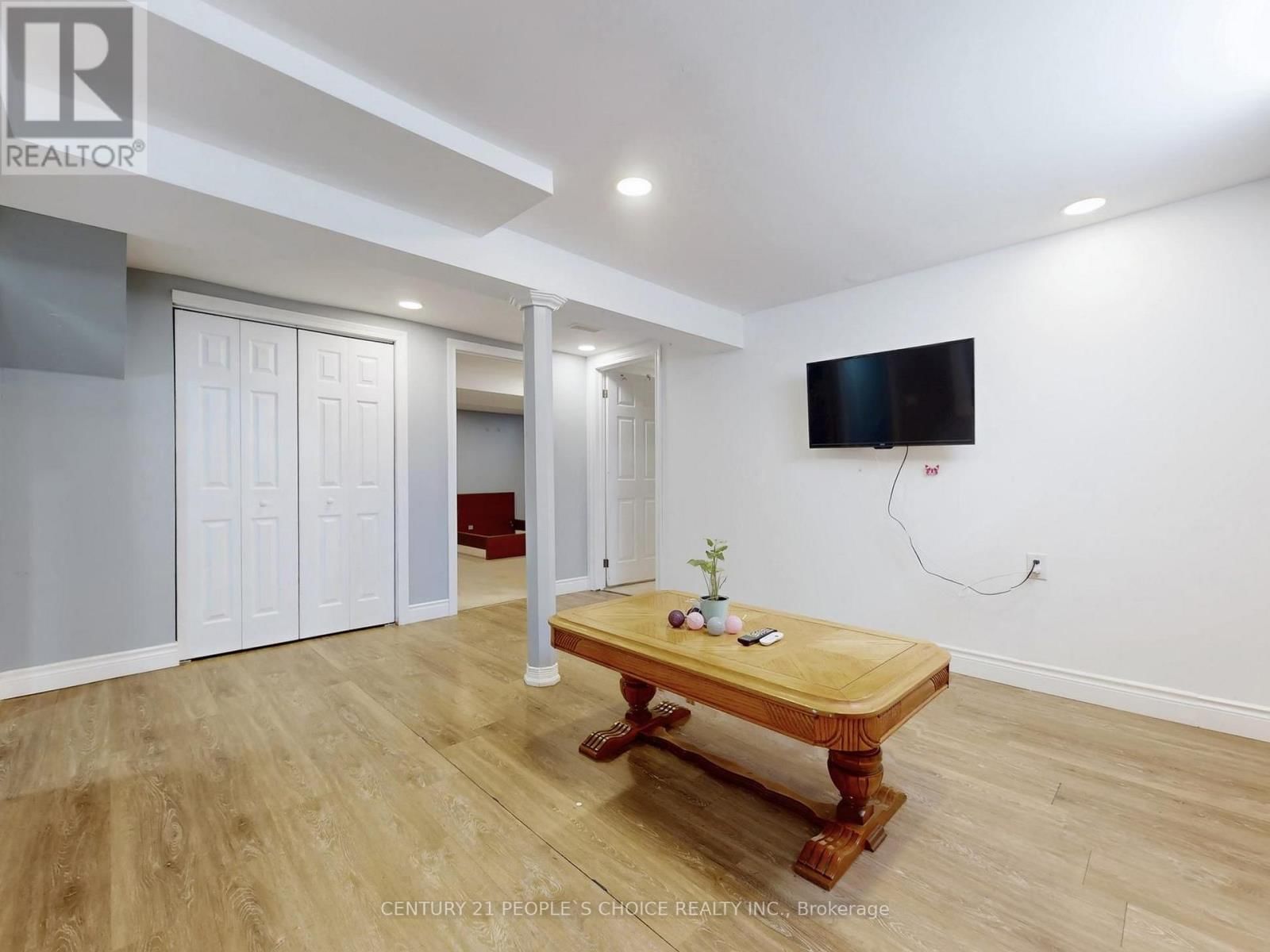 5992 LADYBURN CRESCENT Image 42