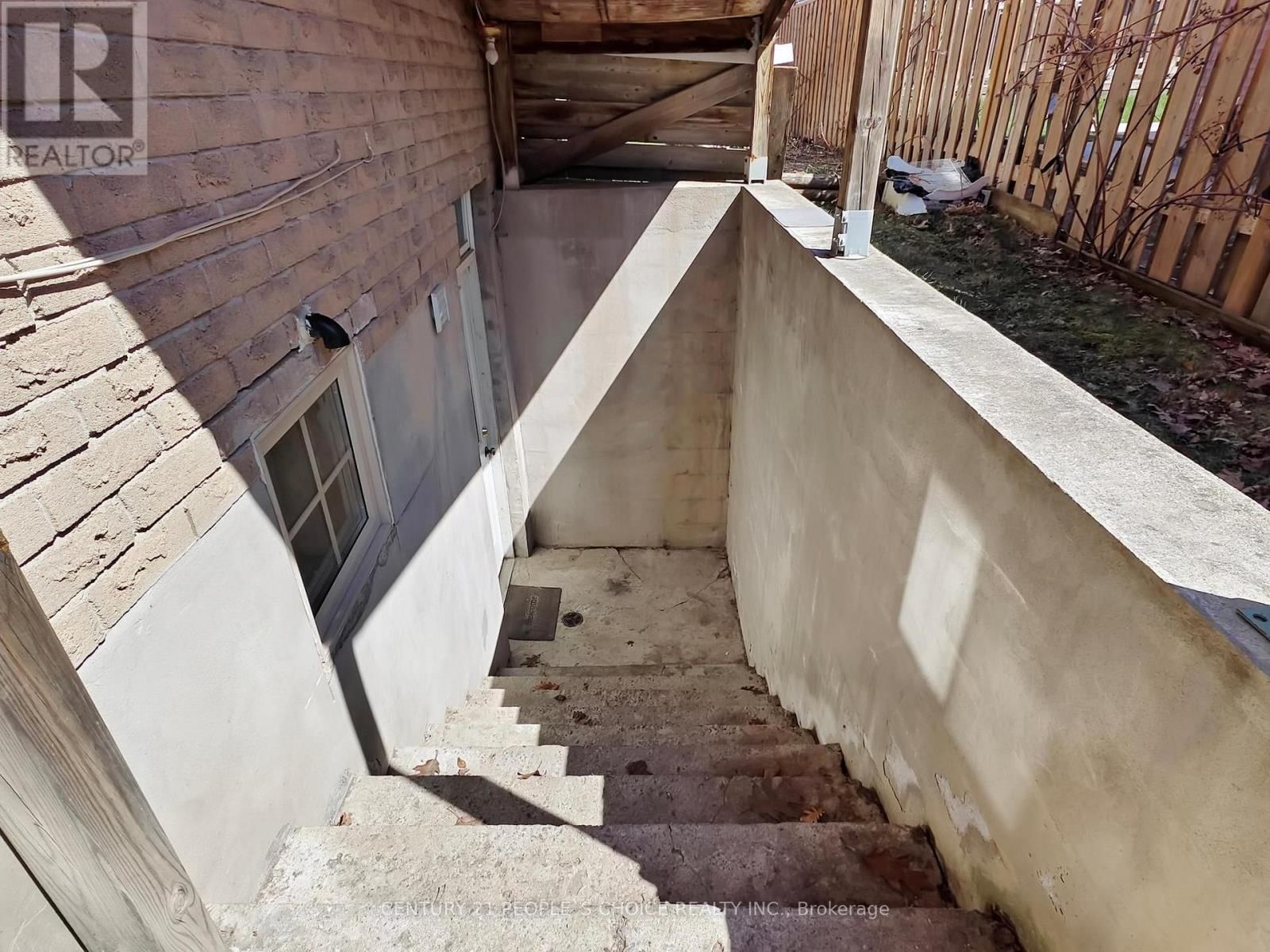 5992 LADYBURN CRESCENT Image 44