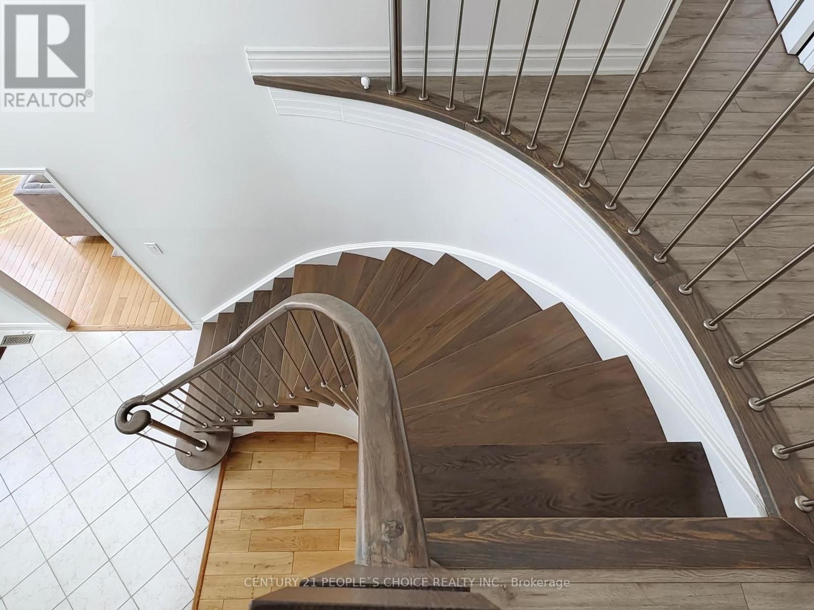 5992 LADYBURN CRESCENT Image 6