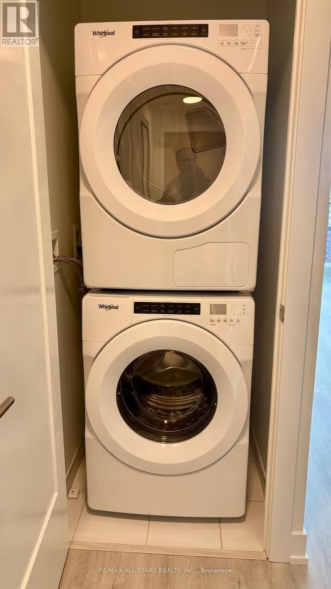 1502 - 60 CENTRAL PARK ROADWAY Image 14