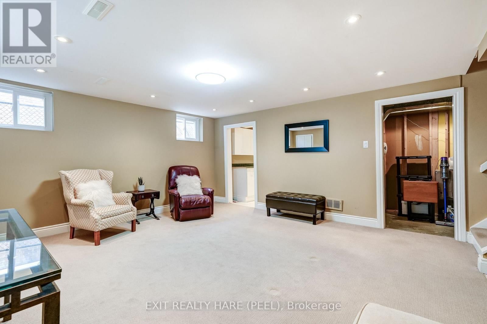 29 TROTTERS LANE Image 28