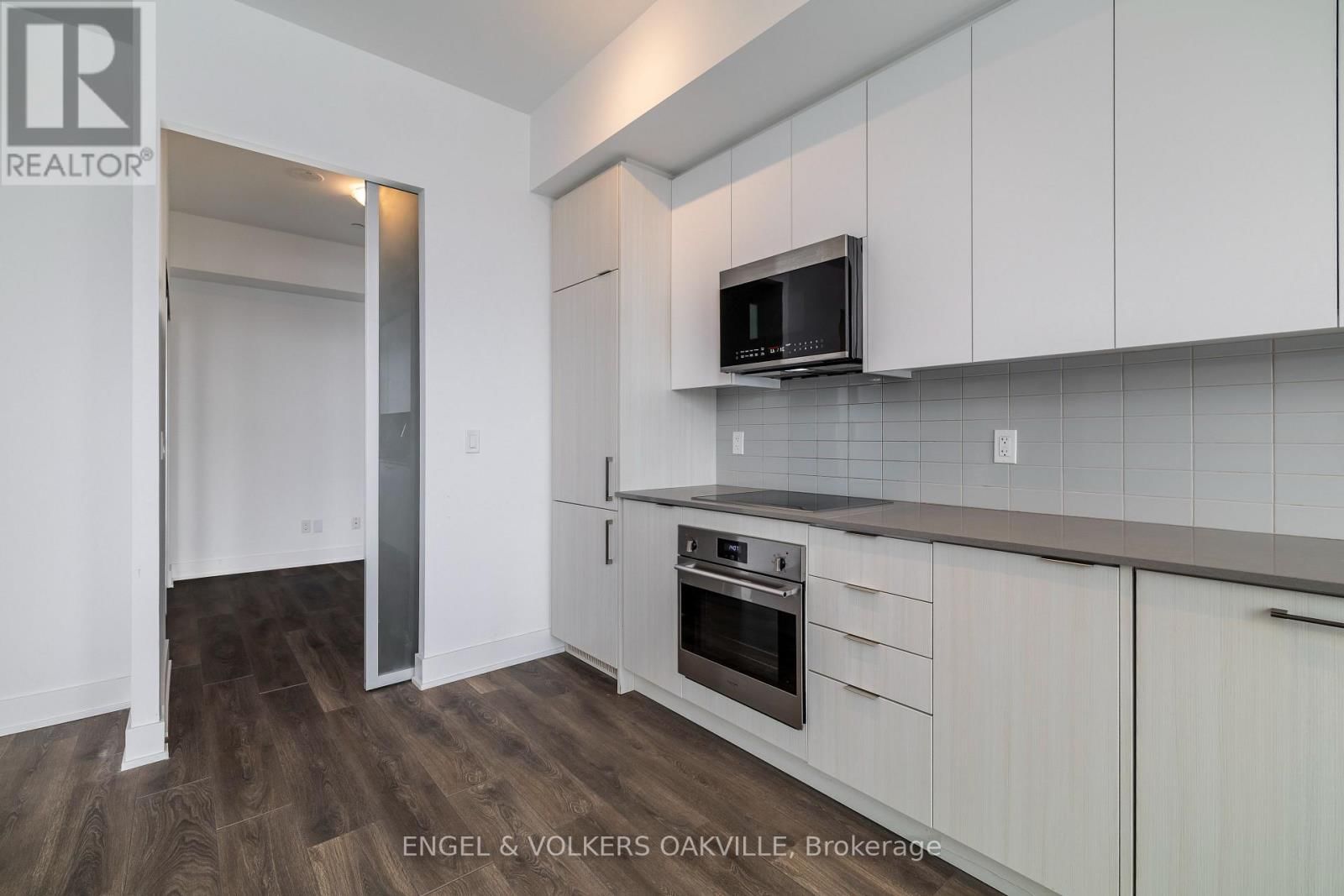 248 - 2481 TAUNTON ROAD Image 10