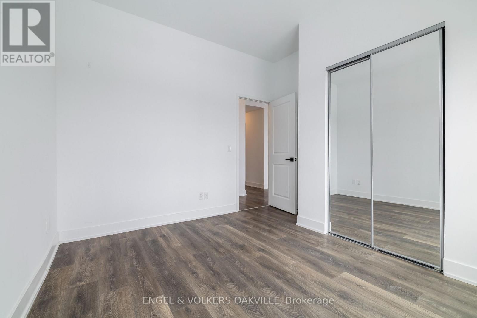 248 - 2481 TAUNTON ROAD Image 18