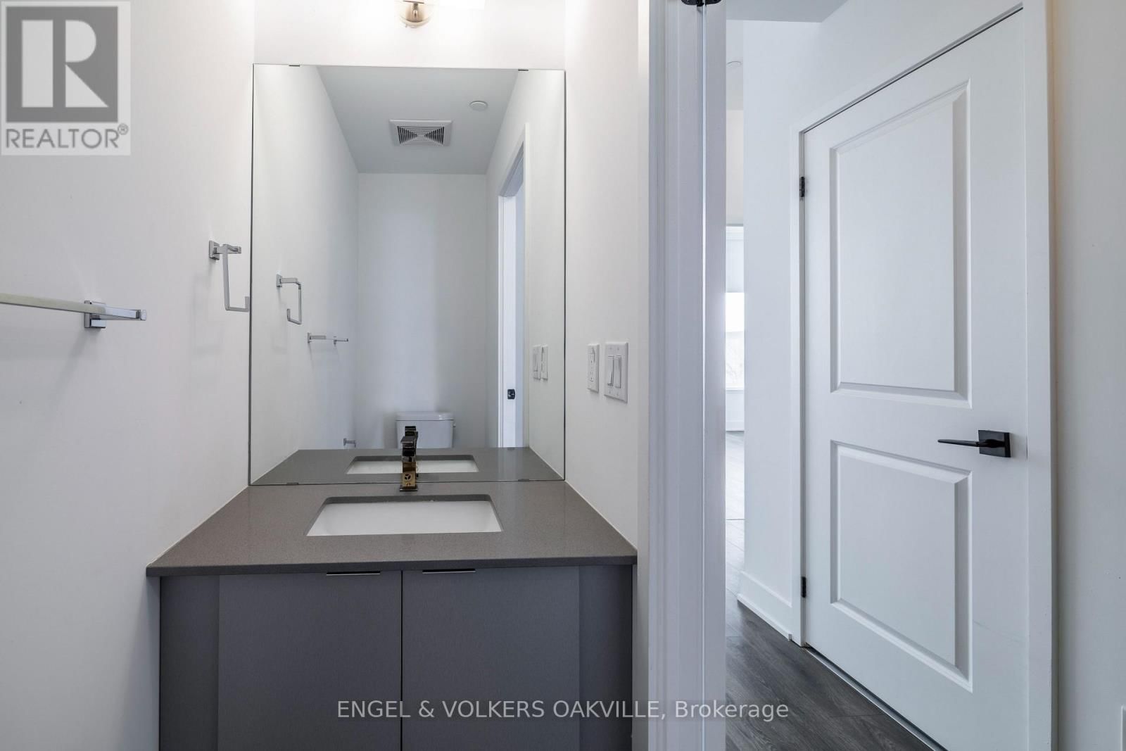 248 - 2481 TAUNTON ROAD Image 4