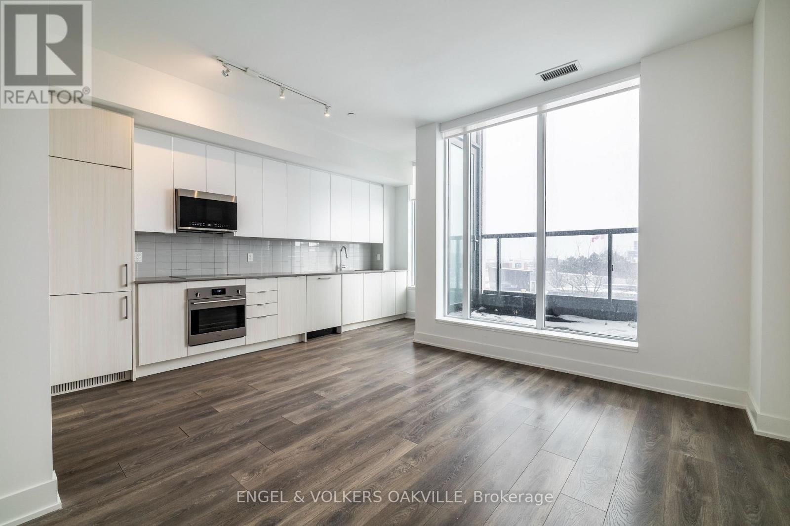 248 - 2481 TAUNTON ROAD Image 6