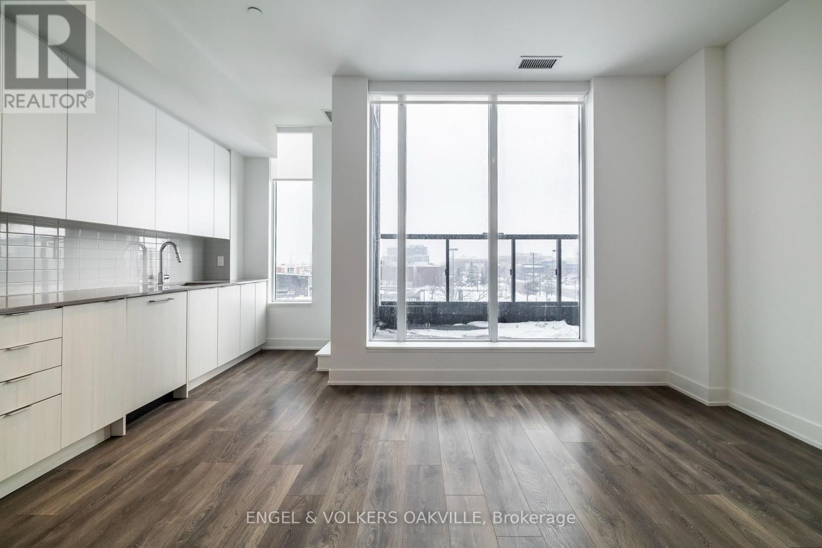 248 - 2481 TAUNTON ROAD Image 9