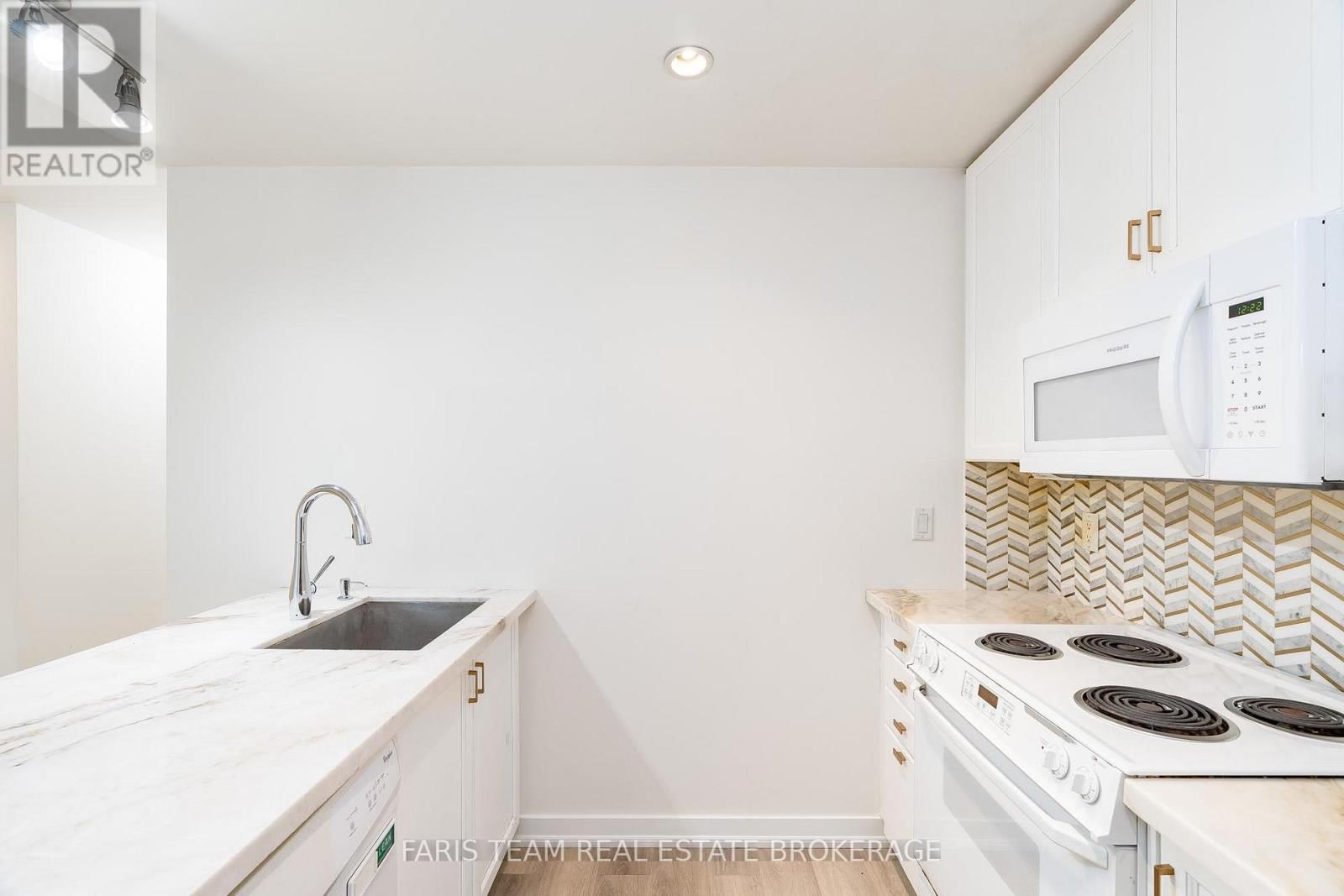 806 - 88 PALACE PIER COURT Image 11