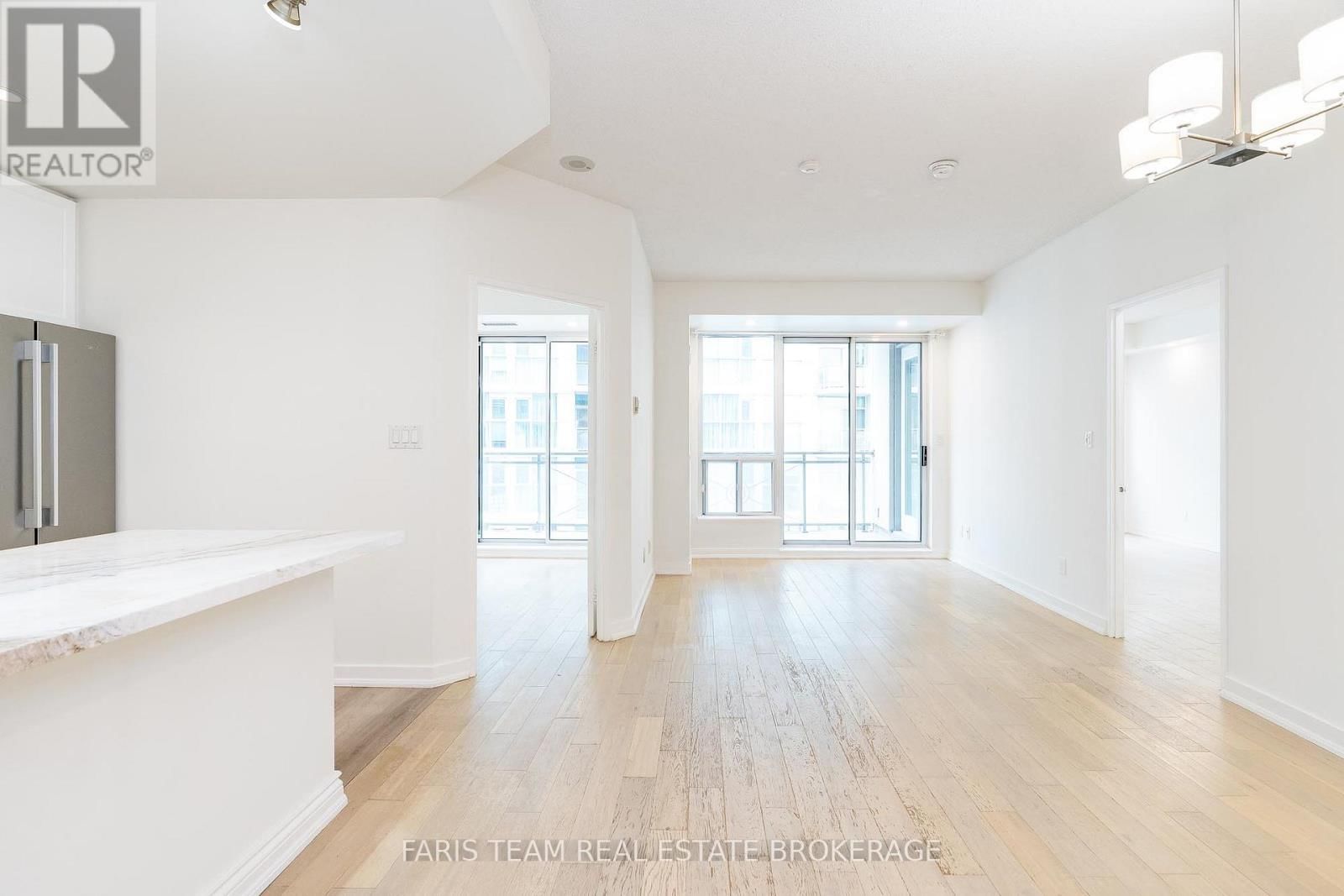 806 - 88 PALACE PIER COURT Image 14