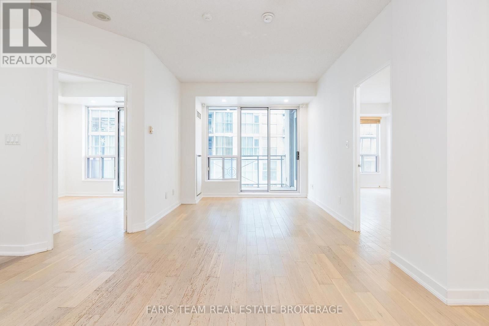 806 - 88 PALACE PIER COURT Image 15