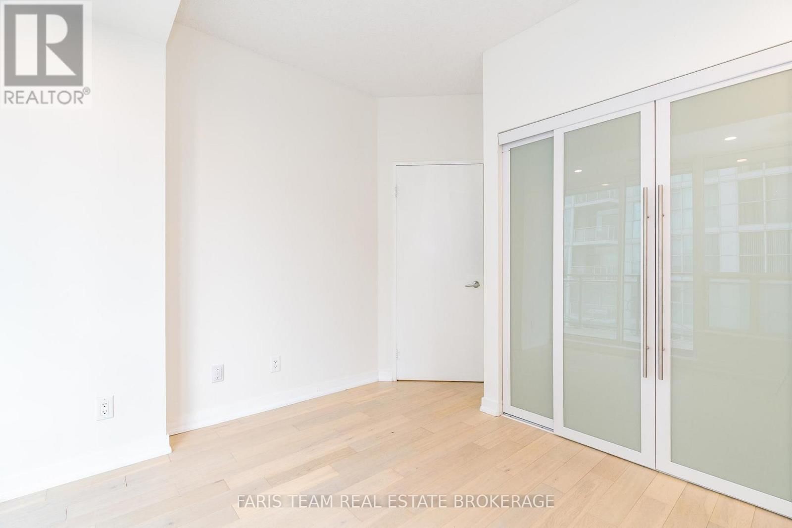 806 - 88 PALACE PIER COURT Image 23