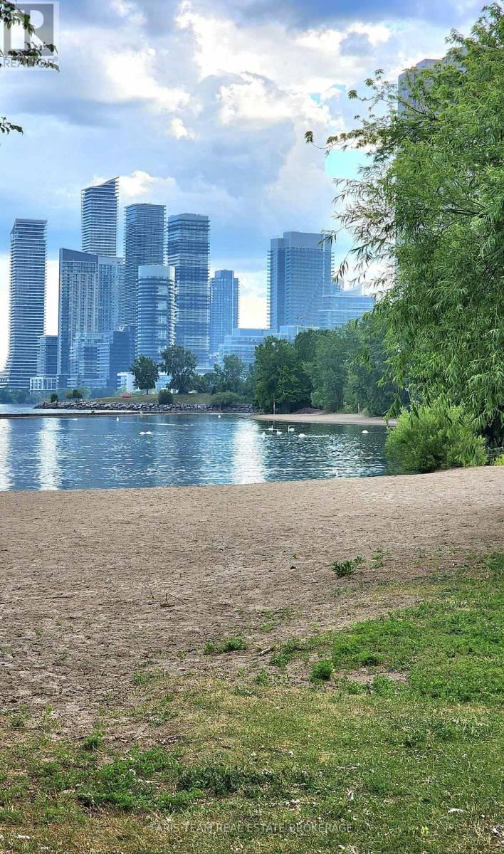 806 - 88 PALACE PIER COURT Image 31