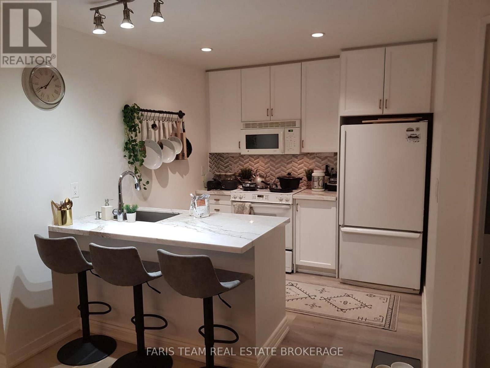 806 - 88 PALACE PIER COURT Image 37