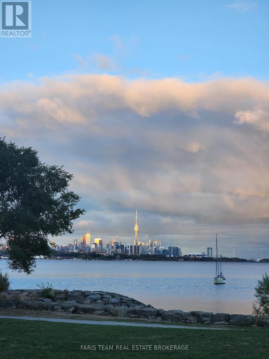 806 - 88 PALACE PIER COURT Image 45