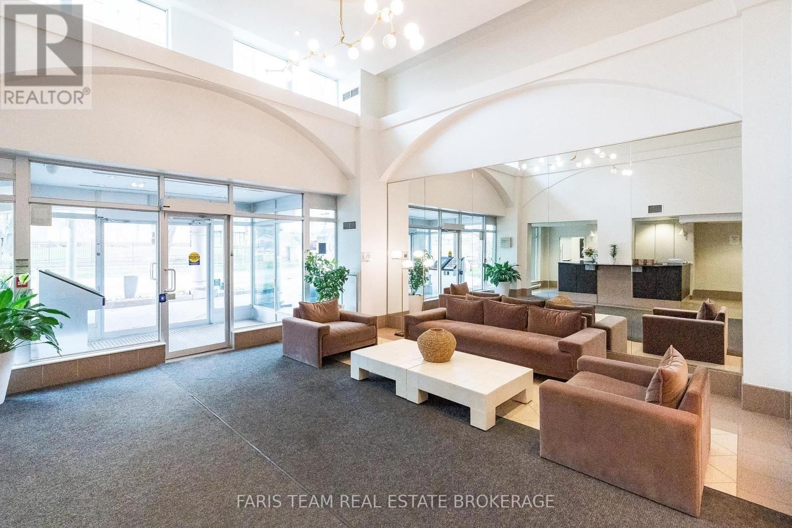 806 - 88 PALACE PIER COURT Image 6