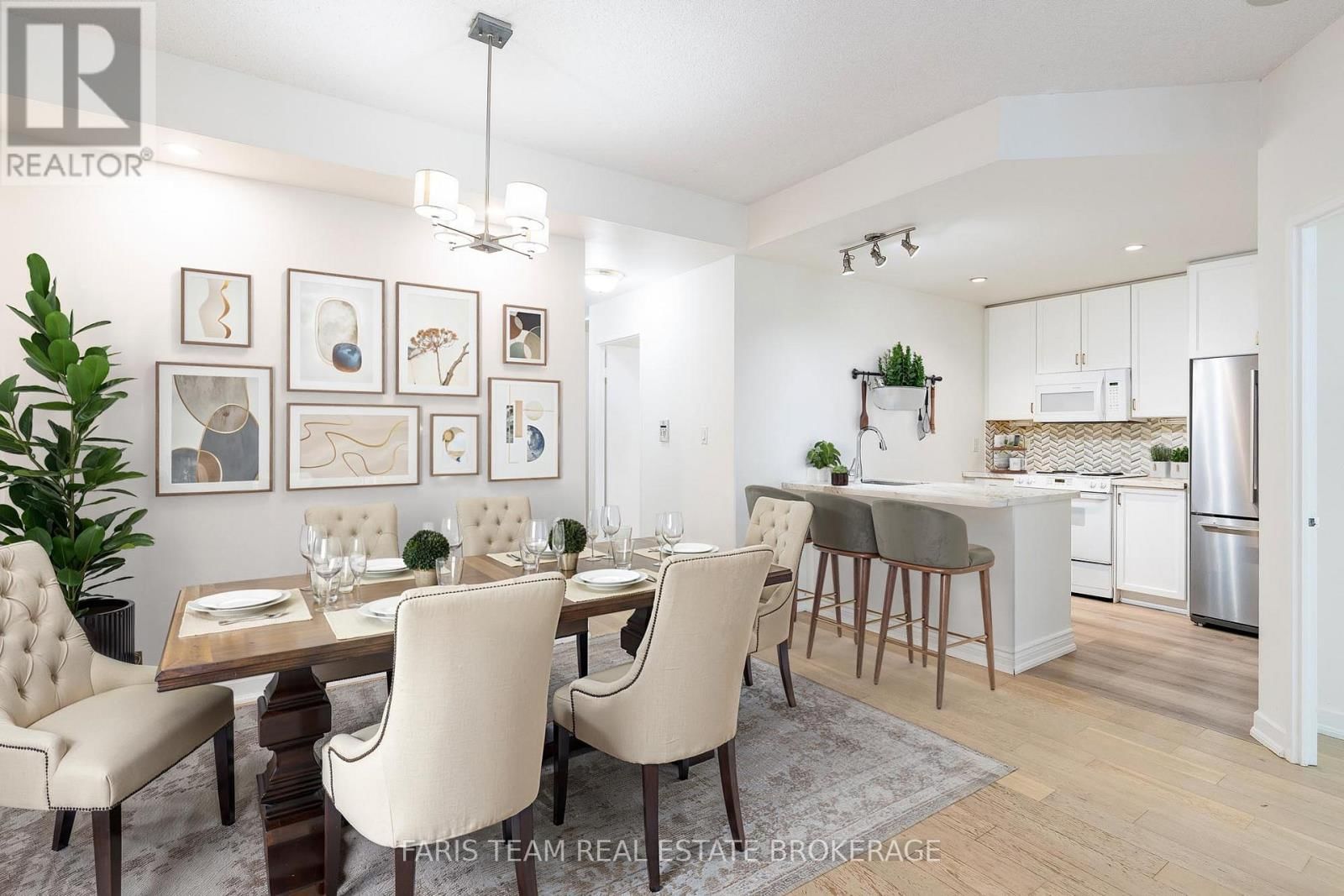 806 - 88 PALACE PIER COURT Image 8