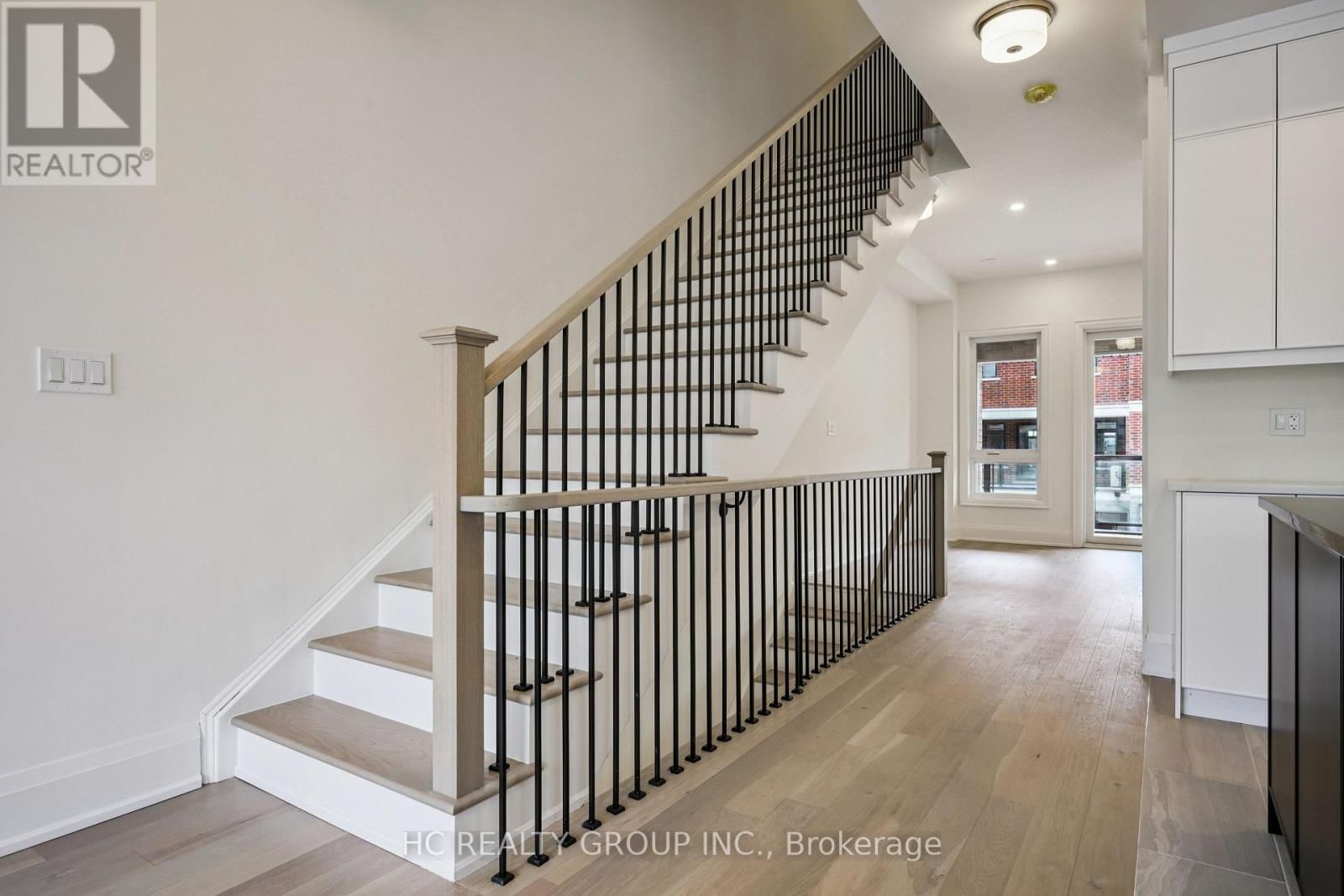 3316 TAHA GARDENS Image 33